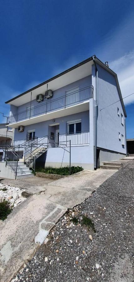 Apartmani Gabrijel ノヴィ・ヴィノドロスキー エクステリア 写真