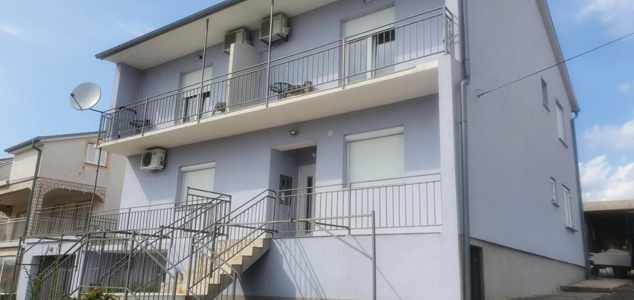 Apartmani Gabrijel ノヴィ・ヴィノドロスキー エクステリア 写真