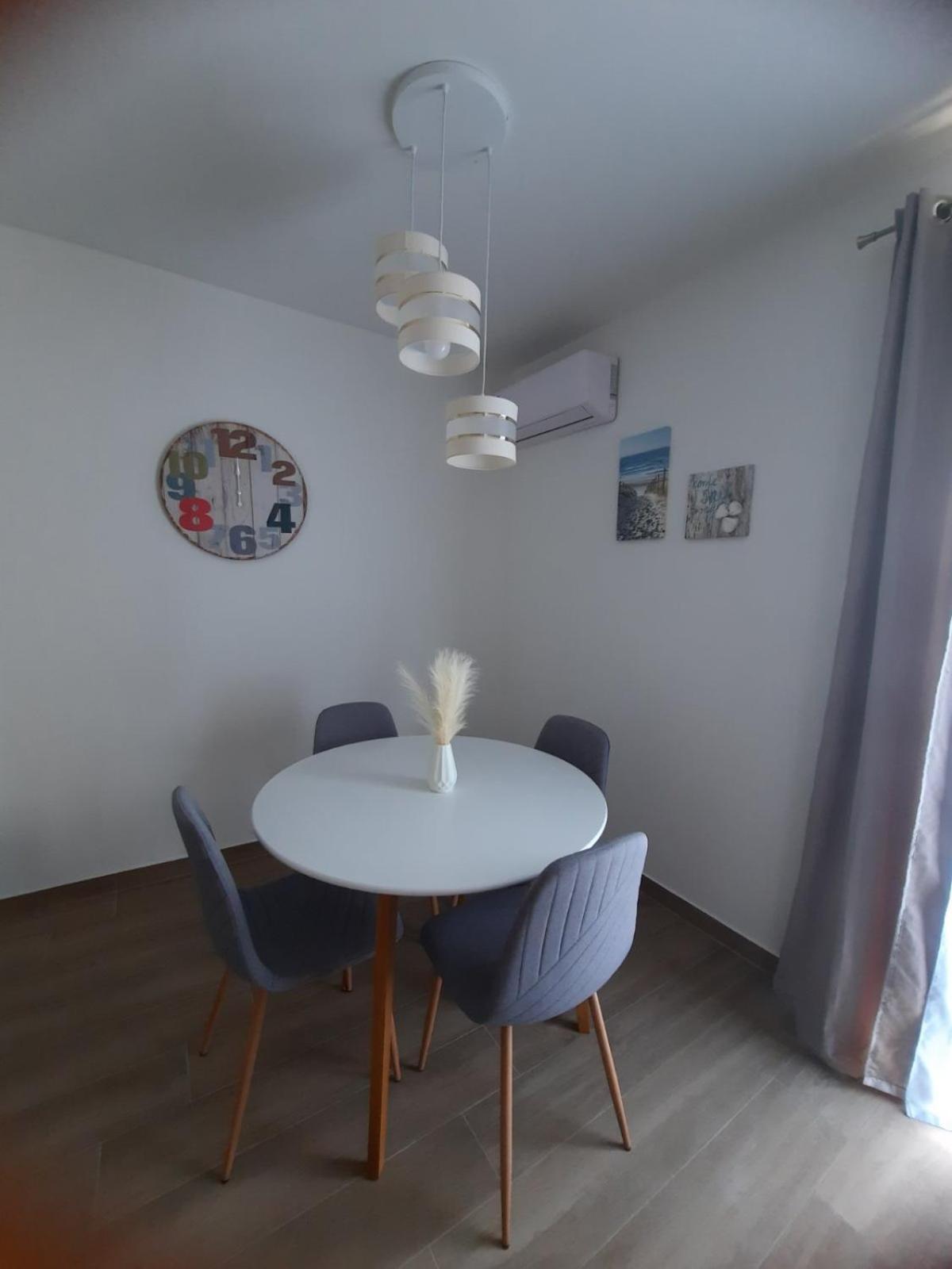 Apartmani Gabrijel ノヴィ・ヴィノドロスキー エクステリア 写真