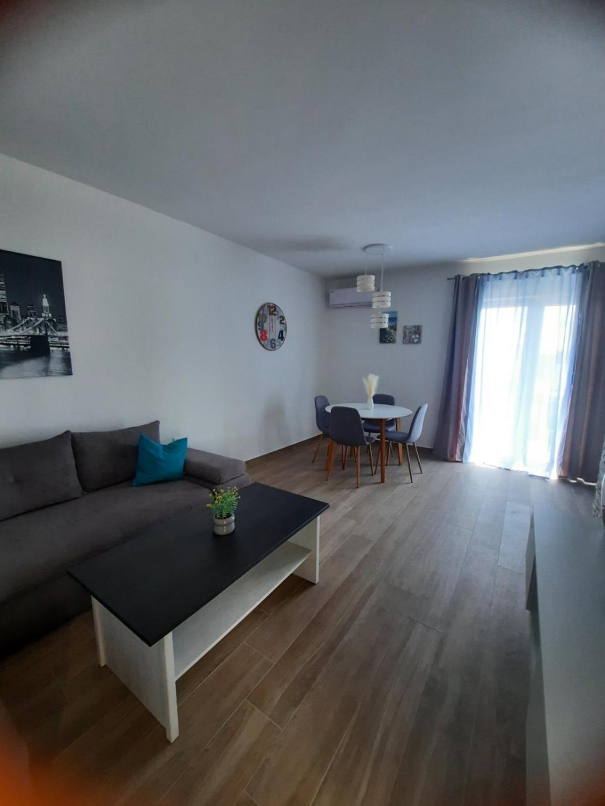 Apartmani Gabrijel ノヴィ・ヴィノドロスキー エクステリア 写真